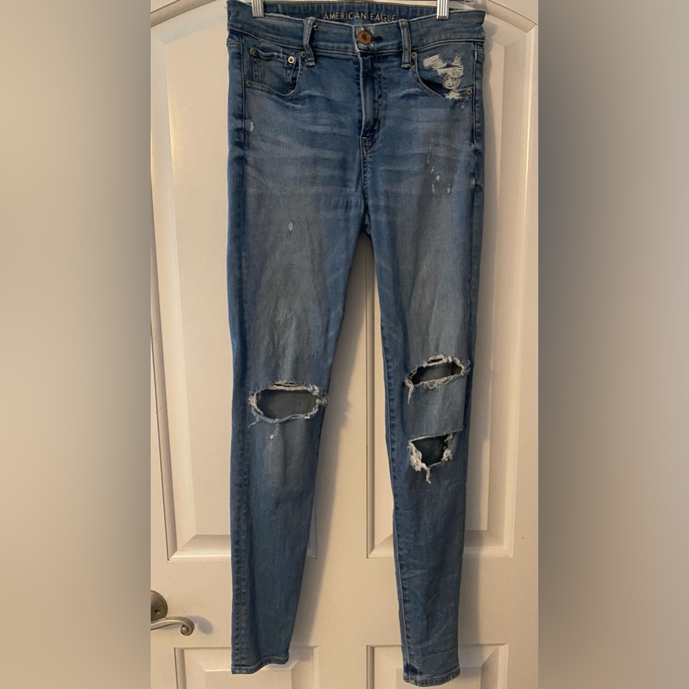 American Eagle high rise ripped skinny jeans size 8 long
